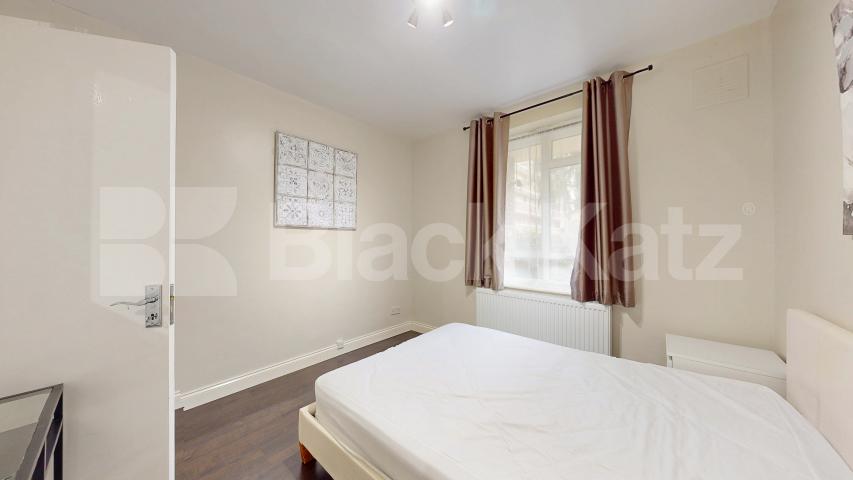 Spacious One Bedroom Flat in Prestigious St Johns Wood by Regents Park Townshend Road, St Johns Wood